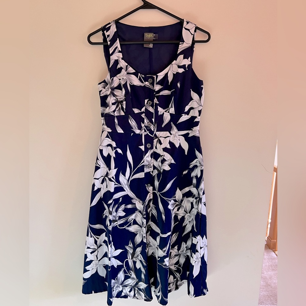 Taylor Dress with pockets, Color Navy/ Ivory, Size 4- NWT